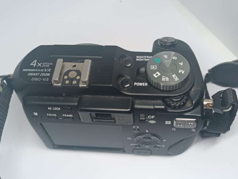 Sony DSC CyberShot V3 (lcd is white)- 7.2MP - 4x Zoom - Digital Camera FOR PARTS OR REPAIR!!!