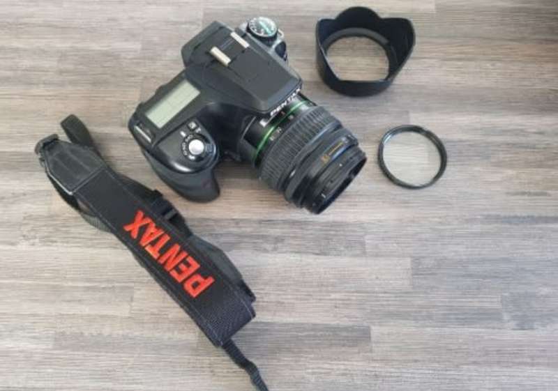 Pentax K100D - DSLR Camera - Lens + Flash included.
