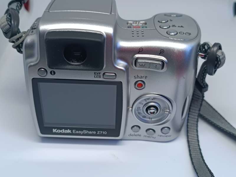 Kodak Z710 - 7.4MP - 10x Zoom - Digital Camera