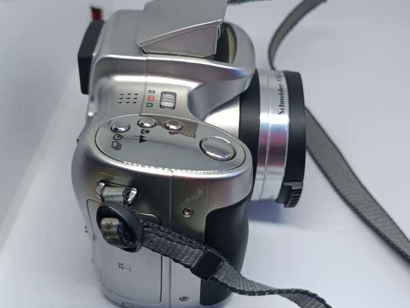 Kodak Z710 - 7.4MP - 10x Zoom - Digital Camera