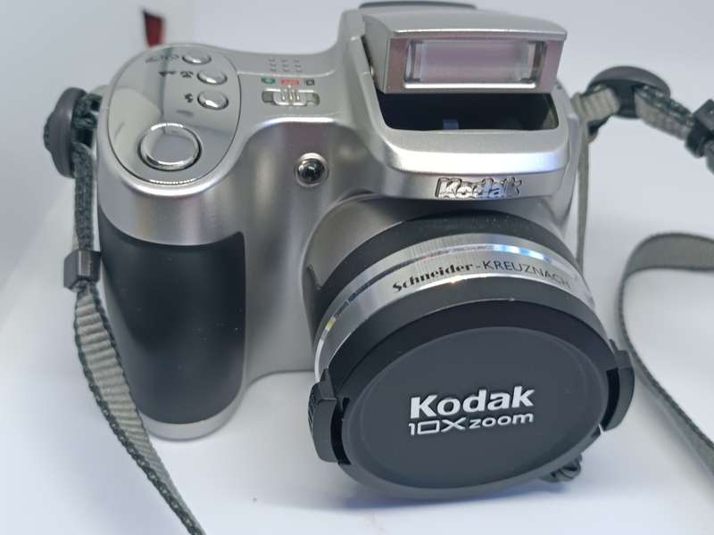 Kodak Z710 - 7.4MP - 10x Zoom - Digital Camera