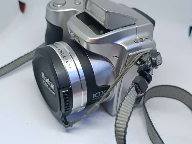 Kodak Z710 - 7.4MP - 10x Zoom - Digital Camera