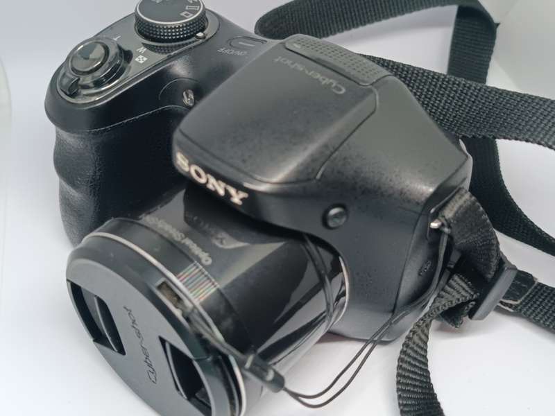 Sony DSC CyberShot H200 - 20.1MP - 26x Zoom - Digital Camera (please read)