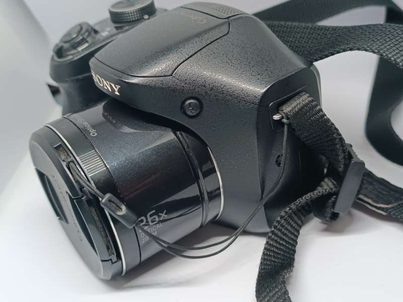 Sony DSC CyberShot H200 - 20.1MP - 26x Zoom - Digital Camera (please read)