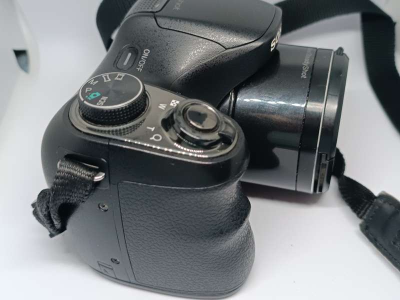 Sony DSC CyberShot H200 - 20.1MP - 26x Zoom - Digital Camera (please read)