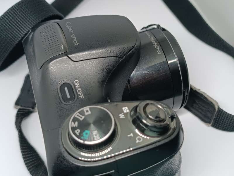 Sony DSC CyberShot H200 - 20.1MP - 26x Zoom - Digital Camera (please read)