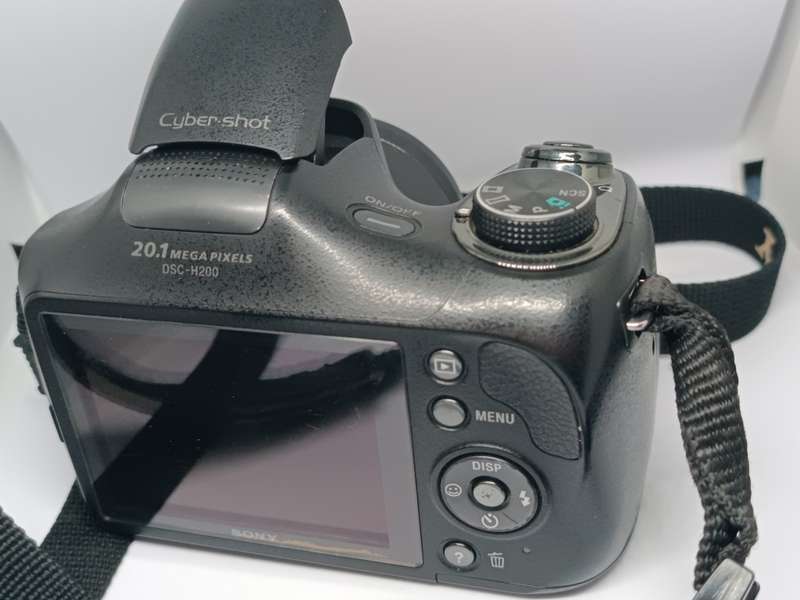Sony DSC CyberShot H200 - 20.1MP - 26x Zoom - Digital Camera (please read)