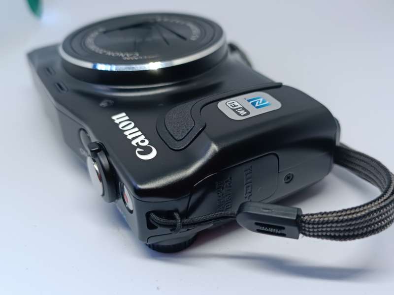 Canon POWERSHOT SX700HS - 16.1MP - 30x Zoom - Digital Wifi Camera