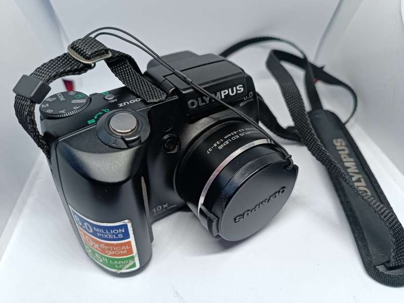 Olympus SP-500UZ - 6MP - 10x Zoom - Digital Camera