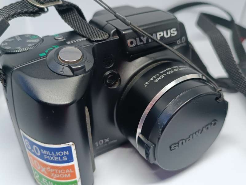 Olympus SP-500UZ - 6MP - 10x Zoom - Digital Camera