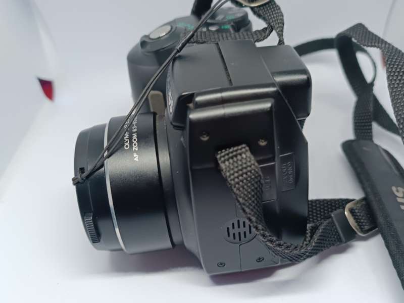 Olympus SP-500UZ - 6MP - 10x Zoom - Digital Camera
