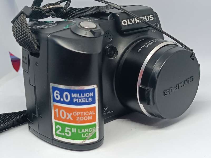 Olympus SP-500UZ - 6MP - 10x Zoom - Digital Camera