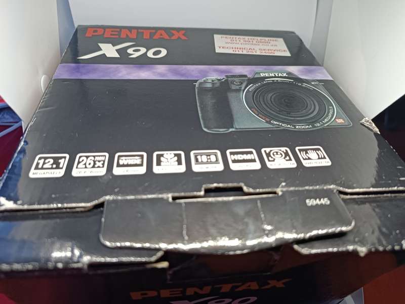 Pentax X90 - 12.1MP - 26x Zoom - Digital Camera