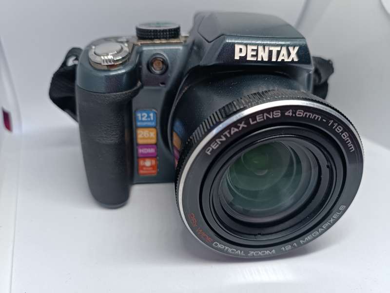 Pentax X90 - 12.1MP - 26x Zoom - Digital Camera