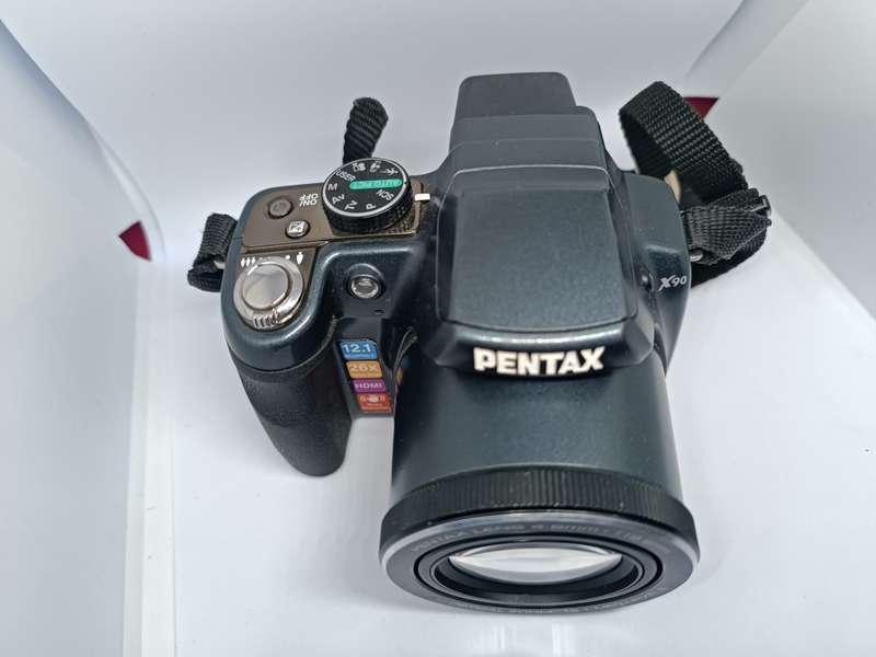 Pentax X90 - 12.1MP - 26x Zoom - Digital Camera