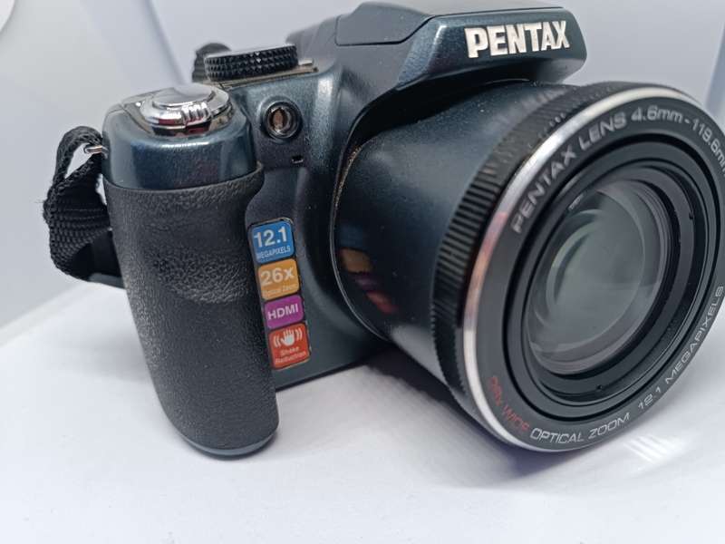Pentax X90 - 12.1MP - 26x Zoom - Digital Camera