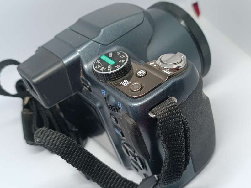 Pentax X90 - 12.1MP - 26x Zoom - Digital Camera