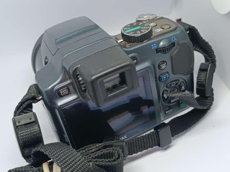 Pentax X90 - 12.1MP - 26x Zoom - Digital Camera