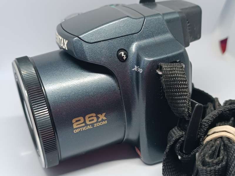 Pentax X90 - 12.1MP - 26x Zoom - Digital Camera