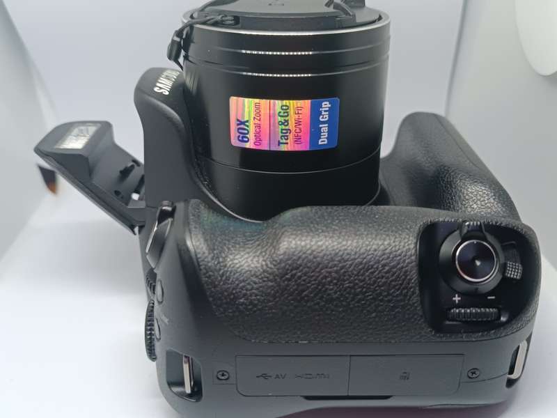 Samsung WB2200F - 16MP - 60x Zoom - Digital Smart Bridge Camera