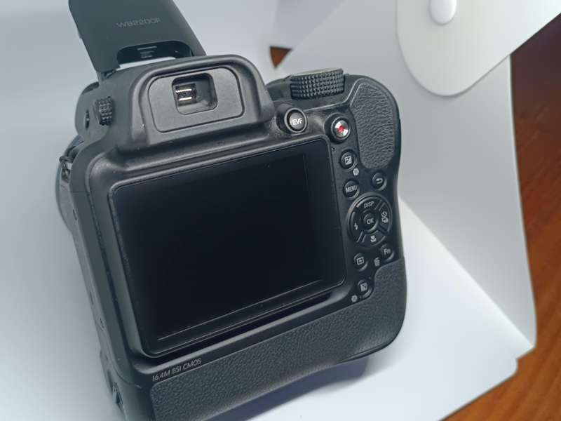 Samsung WB2200F - 16MP - 60x Zoom - Digital Smart Bridge Camera