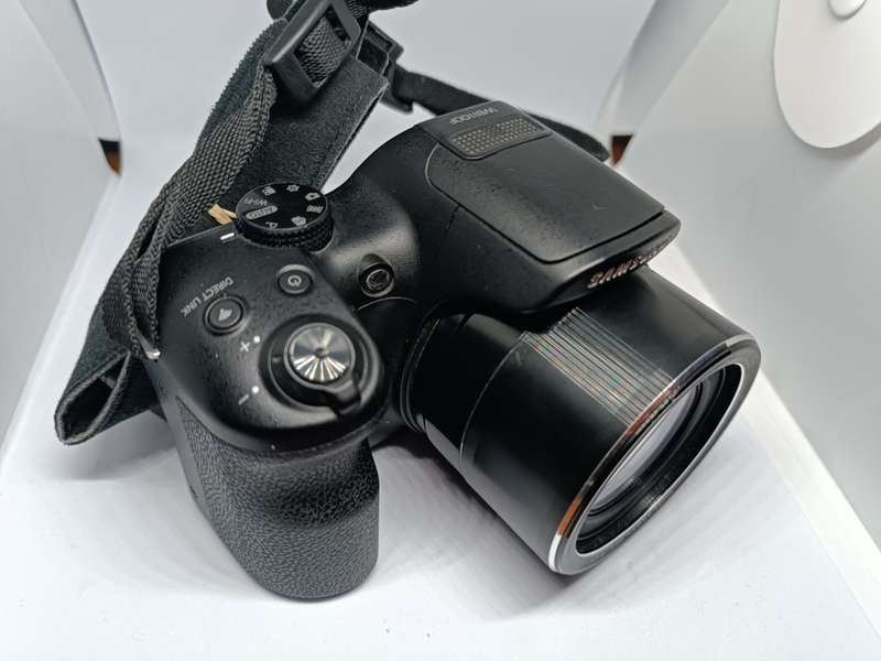 Samsung WB1100F - 35x Zoom - 16MP - Smart Camera (wifi)