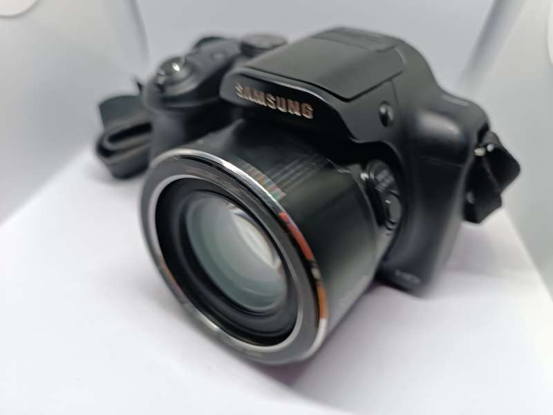 Samsung WB1100F - 35x Zoom - 16MP - Smart Camera (wifi)