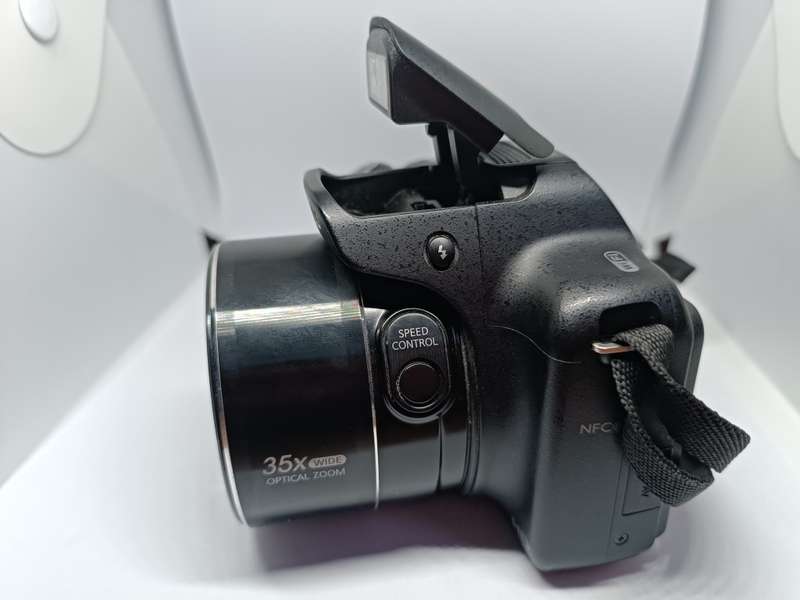 Samsung WB1100F - 35x Zoom - 16MP - Smart Camera (wifi)
