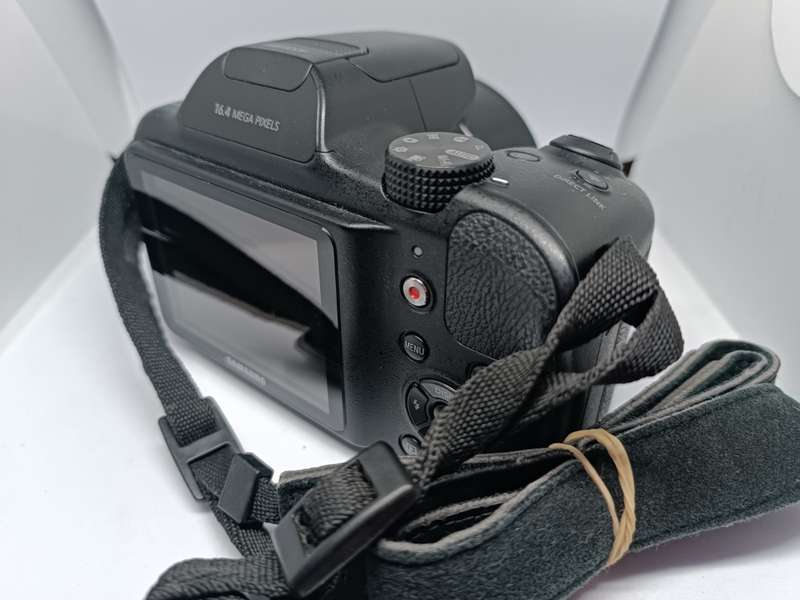 Samsung WB1100F - 35x Zoom - 16MP - Smart Camera (wifi)