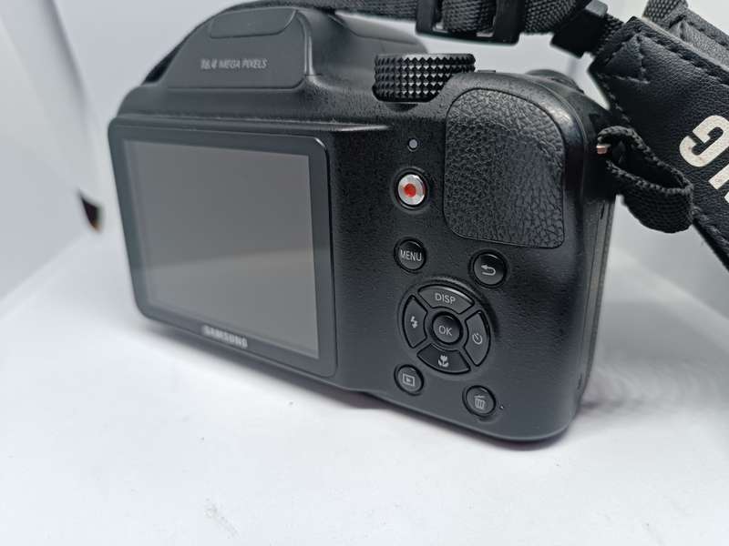 Samsung WB1100F - 35x Zoom - 16MP - Smart Camera (wifi)