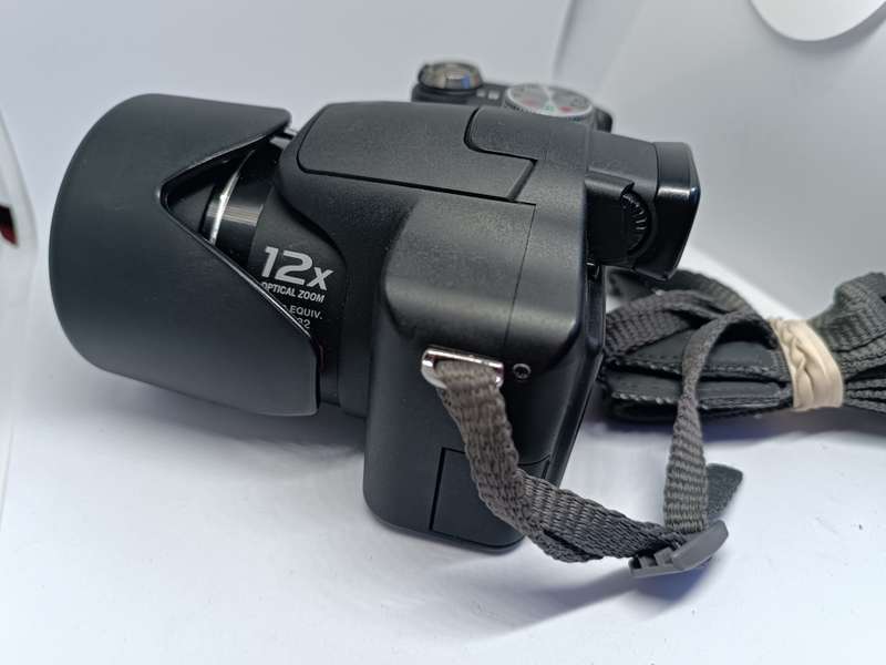 Panasonic DMC FZ8 - 7.2MP - 12x Zoom - Digital Camera