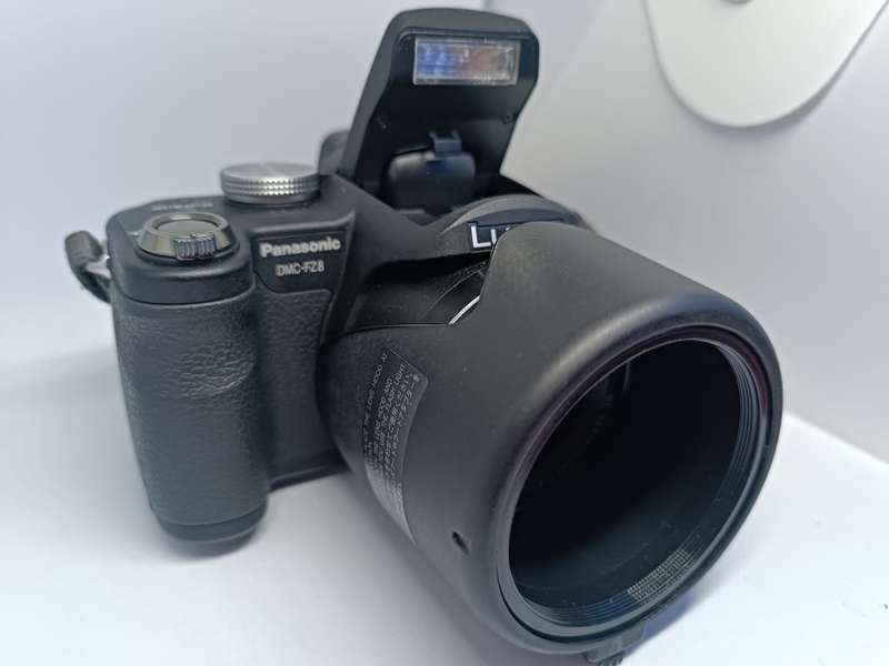 Panasonic DMC FZ8 - 7.2MP - 12x Zoom - Digital Camera