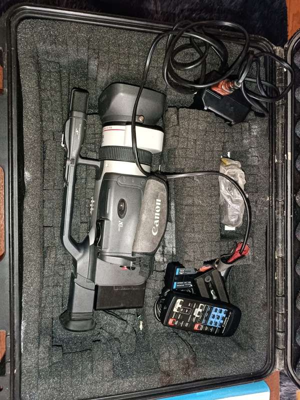 Canon XM2 - 3-CCD Video Camera