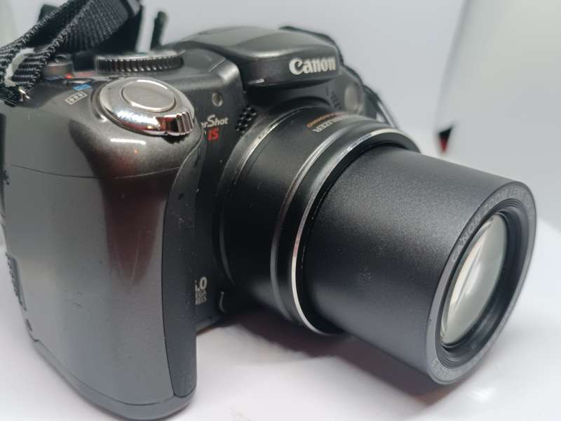Canon POWERSHOT S3iS - 12x Zoom - 6MP - Digital Camera