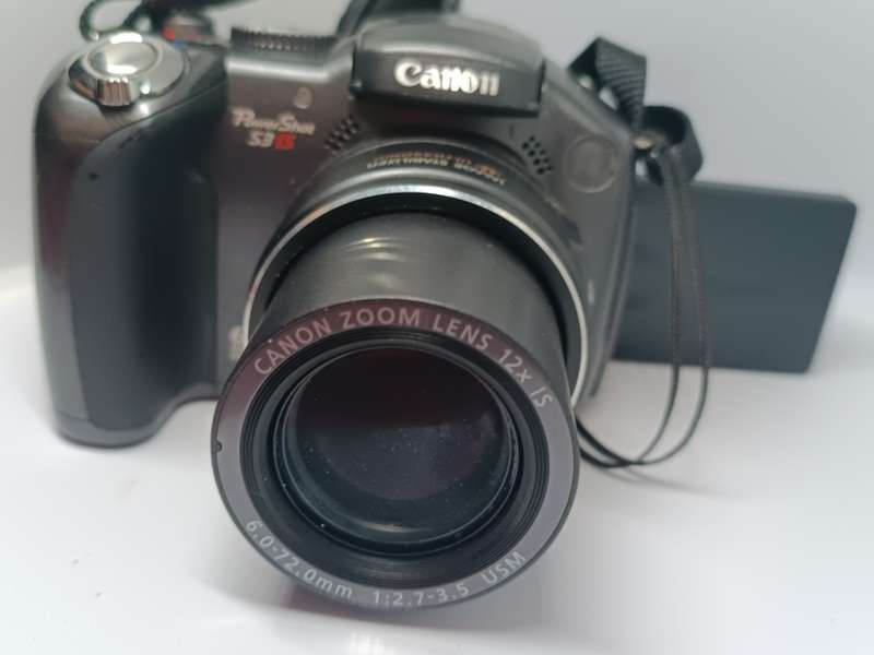 Canon POWERSHOT S3iS - 12x Zoom - 6MP - Digital Camera