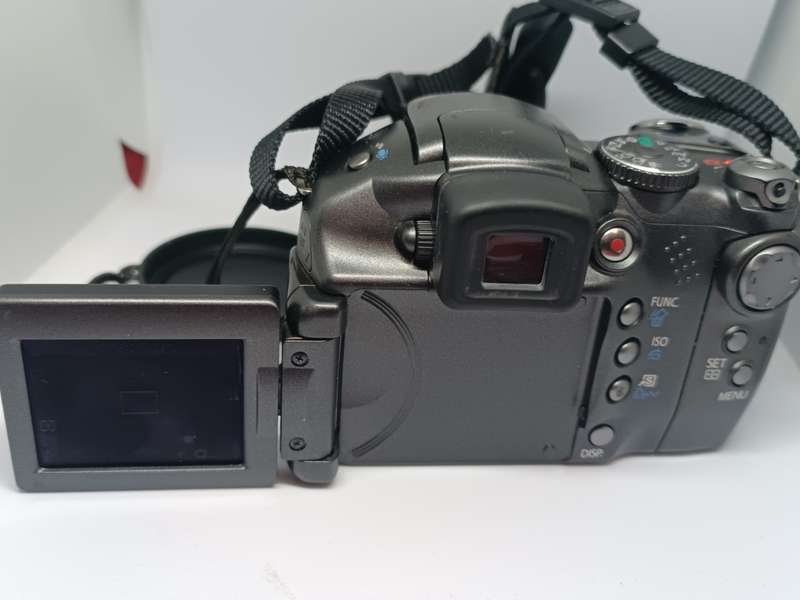 Canon POWERSHOT S3iS - 12x Zoom - 6MP - Digital Camera