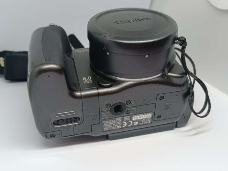 Canon POWERSHOT S3iS - 12x Zoom - 6MP - Digital Camera
