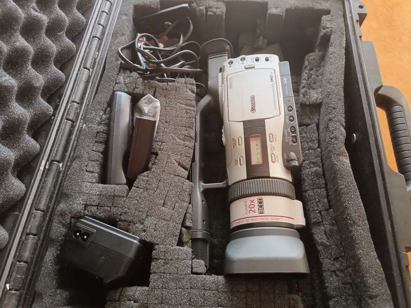 Canon XM2 - 3-CCD Video Camera