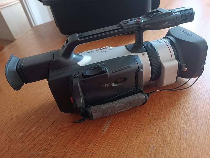Canon XM2 - 3-CCD Video Camera
