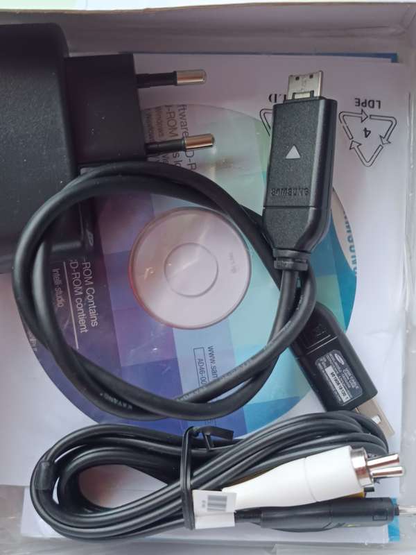 Samsung SH100 - 14.2MP - 5x Zoom - Smart Wifi Digital Camera