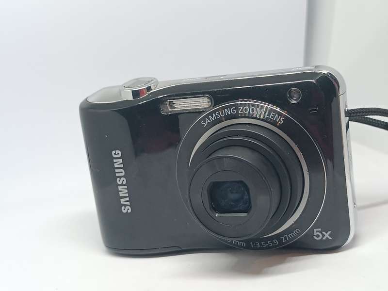 Samsung ES30 + Free TriPod - 12.2MP - 5x Zoom - Digital Camera