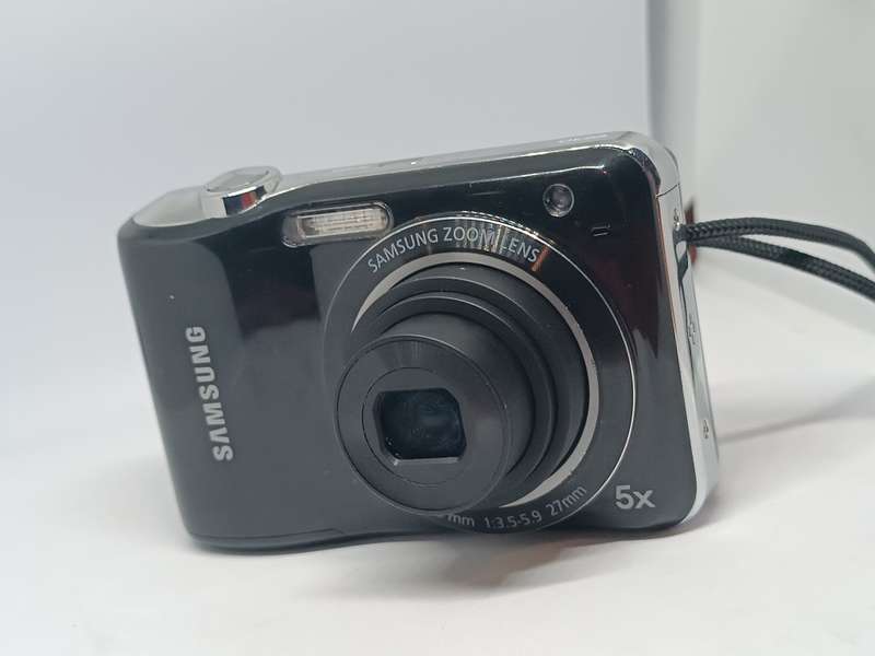 Samsung ES30 + Free TriPod - 12.2MP - 5x Zoom - Digital Camera