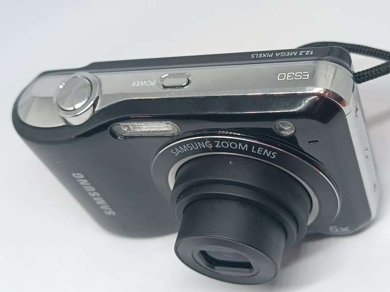 Samsung ES30 + Free TriPod - 12.2MP - 5x Zoom - Digital Camera