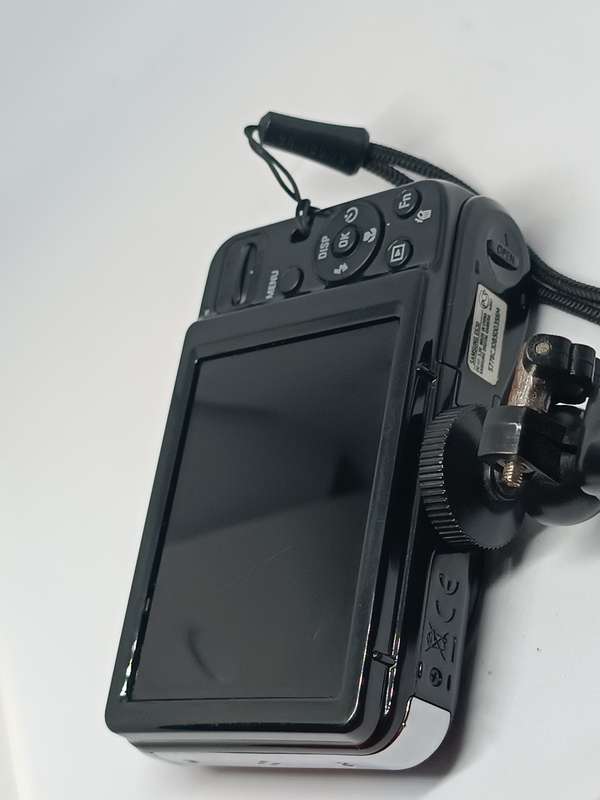 Samsung ES30 + Free TriPod - 12.2MP - 5x Zoom - Digital Camera