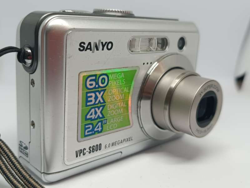 Sanyo VPC - S600 - 6MP - 4x Zoom - Digital Camera