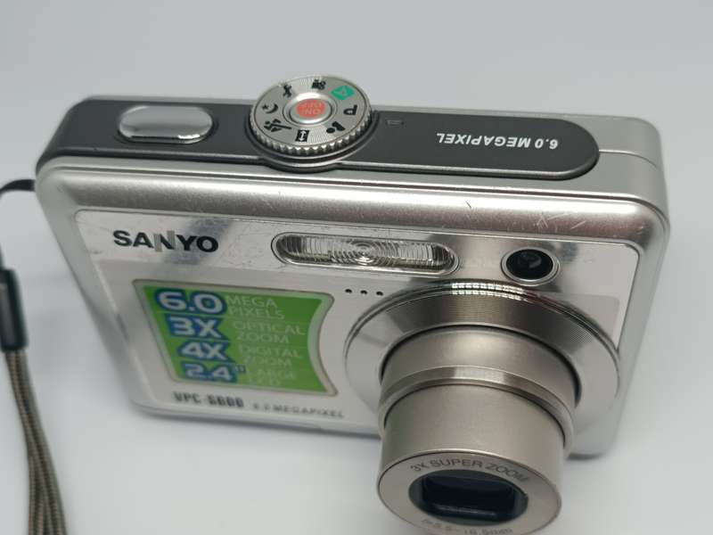 Sanyo VPC - S600 - 6MP - 4x Zoom - Digital Camera