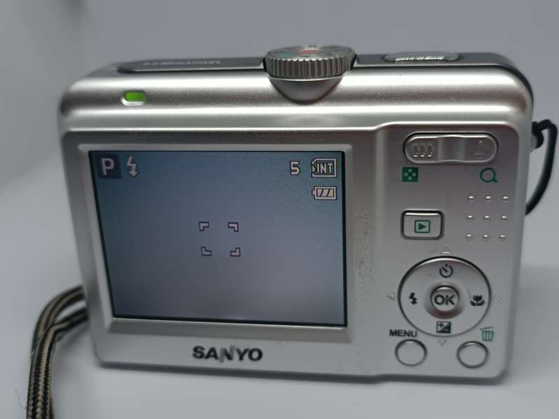 Sanyo VPC - S600 - 6MP - 4x Zoom - Digital Camera