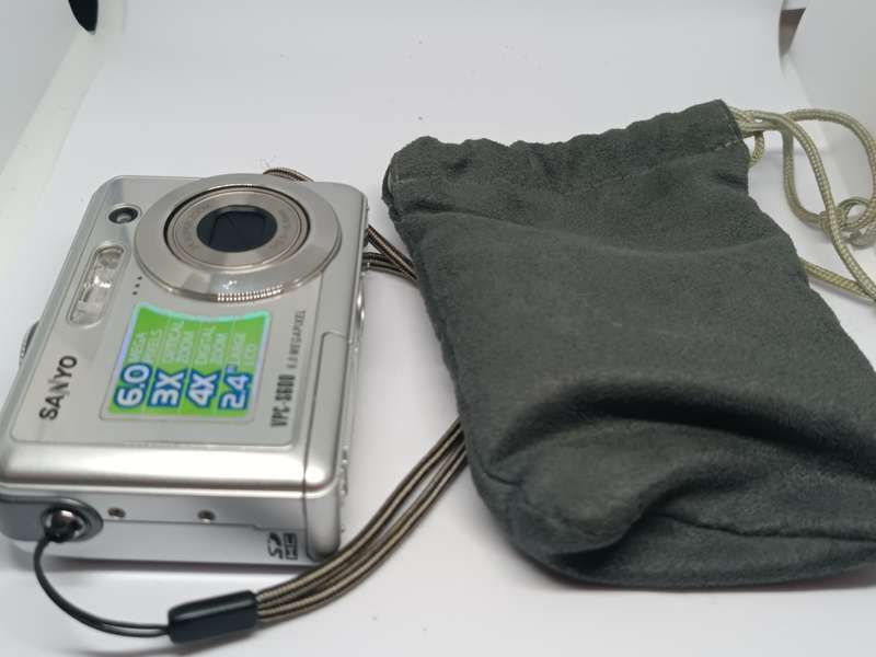 Sanyo VPC - S600 - 6MP - 4x Zoom - Digital Camera