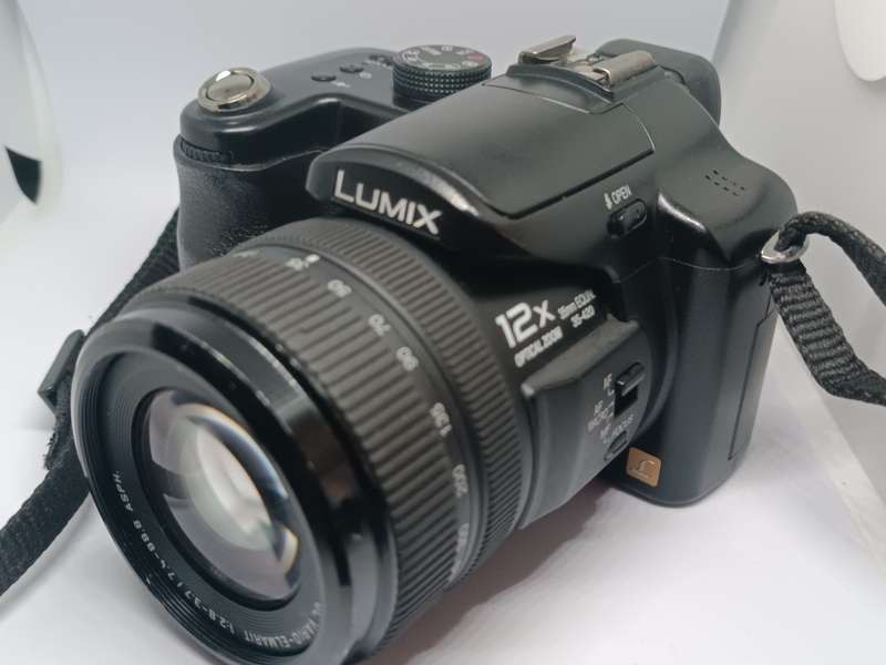 Panasonic Lumix DMC FZ50 - 10.1MP - 12x Zoom - Digital Camera