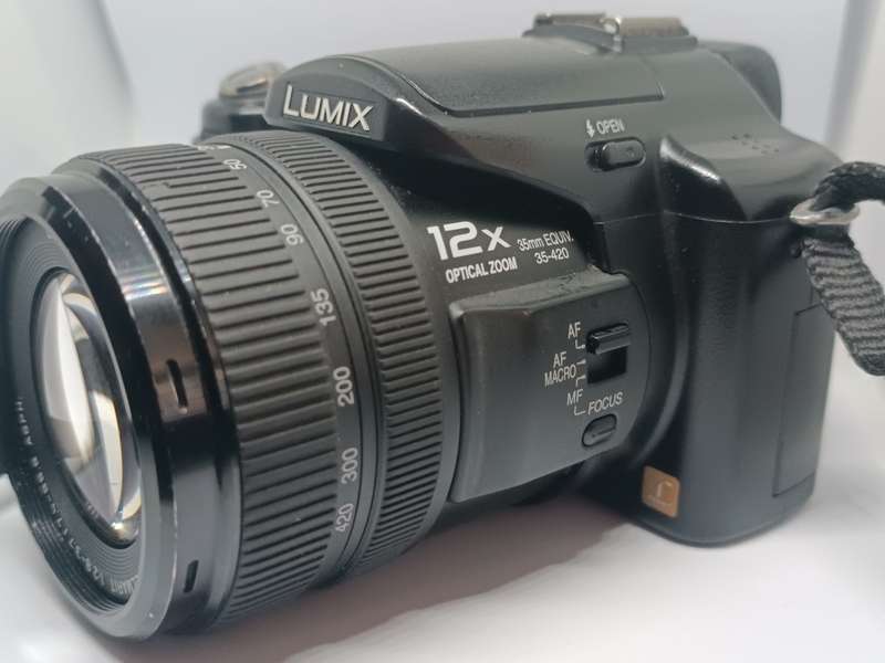 Panasonic Lumix DMC FZ50 - 10.1MP - 12x Zoom - Digital Camera